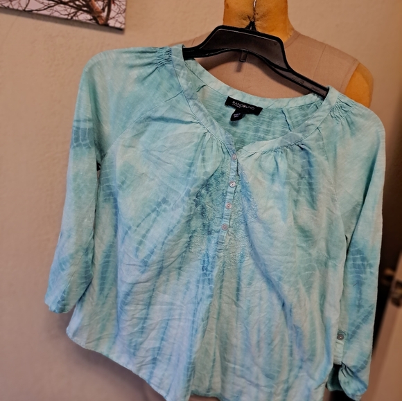 Bandolino Tops - Sz M Bandolino Blue Tie Dye Top
